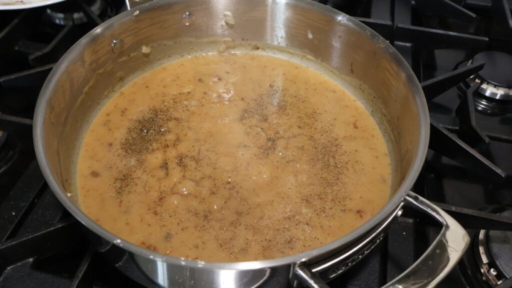 brown gravy in large saucepan