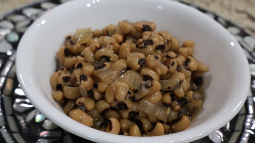 black eyed peas in bowl