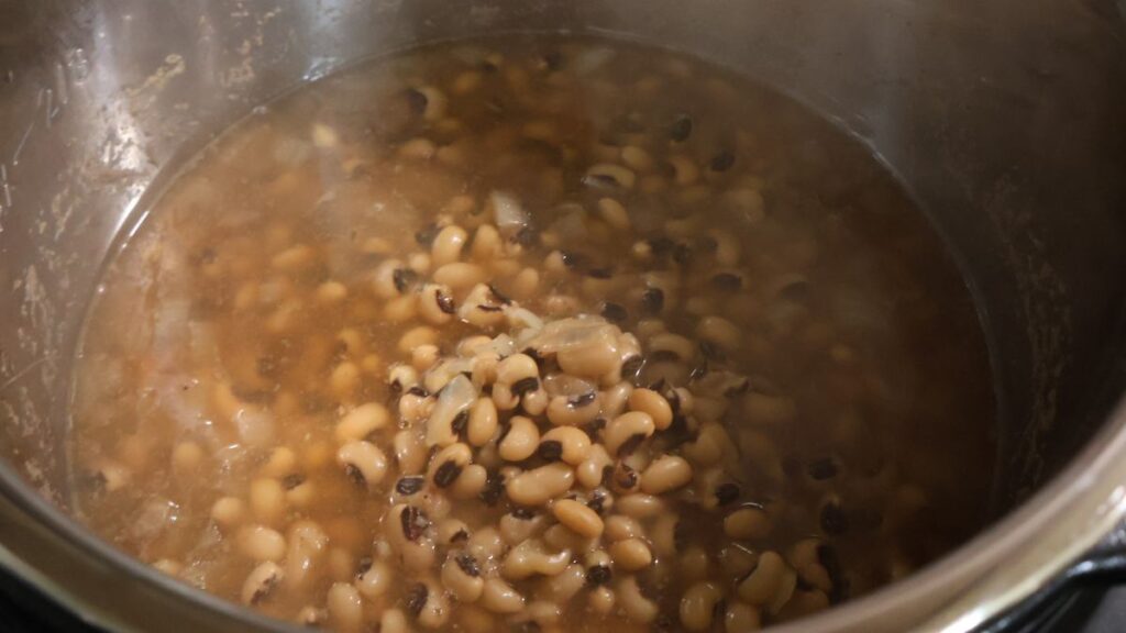 cooked black eyed peas in pressure cooker